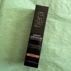 BNIB Fiera Luxury Concealer in Medium